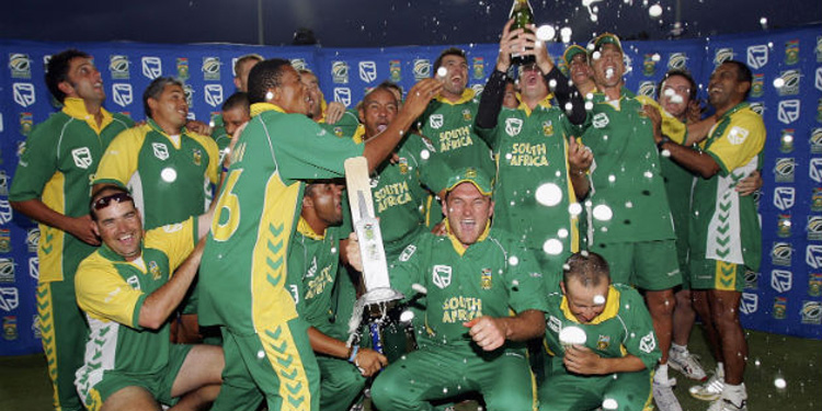 Proteas celebrate the historic win over Australia in 2006