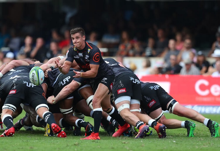 Louis Schreuder in action for Sharks